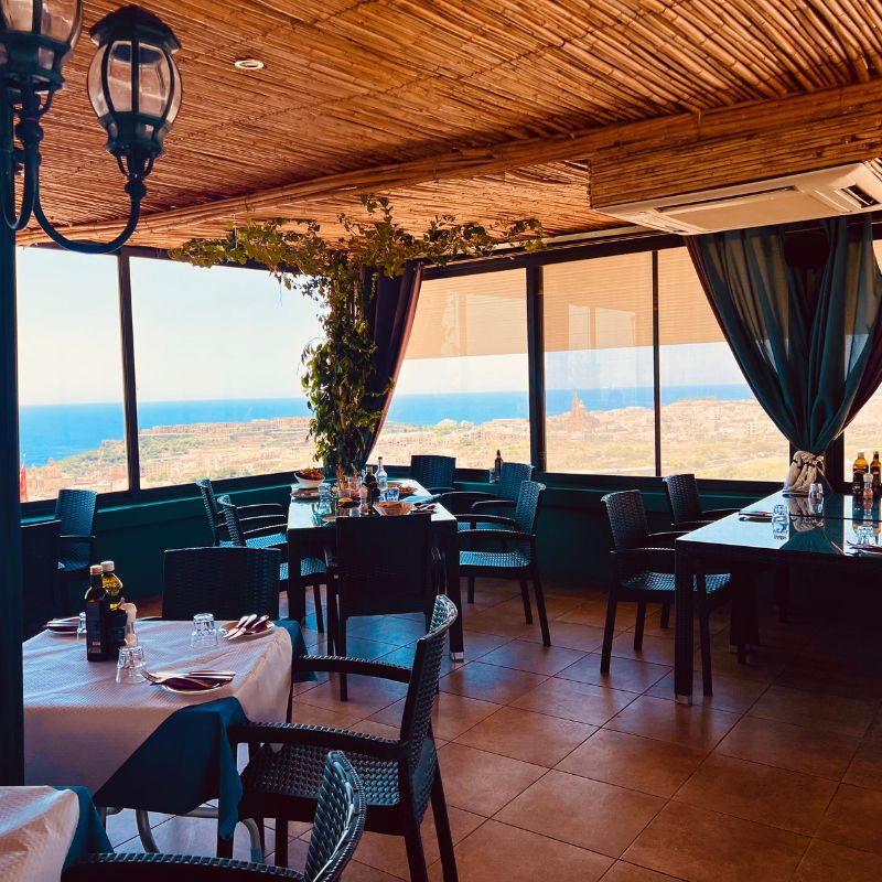 Fliegu bar and restaurant
