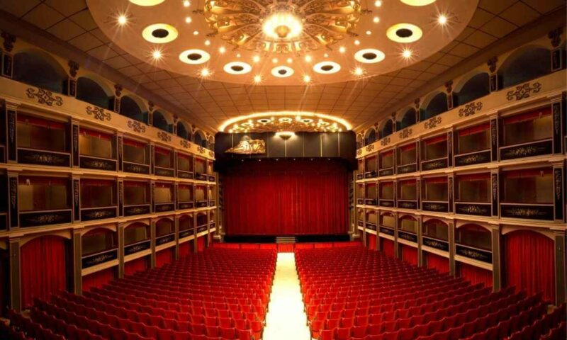 Teatru Aurora optimised 800x480