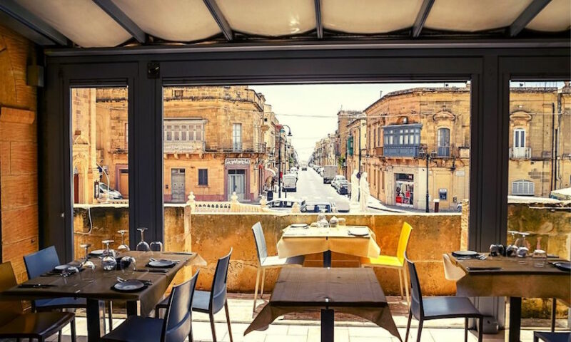 Al Sale upstairs 800x480