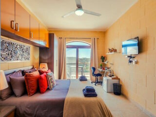 D Golden Valley RedOrange bedroom 320x240