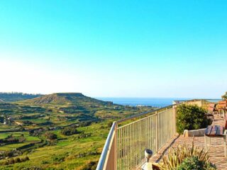 Georges Gozo Living 2 320x240