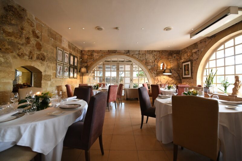 66474727 10156384635008388 2504682785084538880 n 800x533